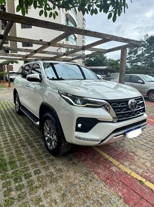 TOYOTA HILUX SW4 2.8 D-4D TURBO DIESEL SRX 7L 4X4 AUTOMÁTICO